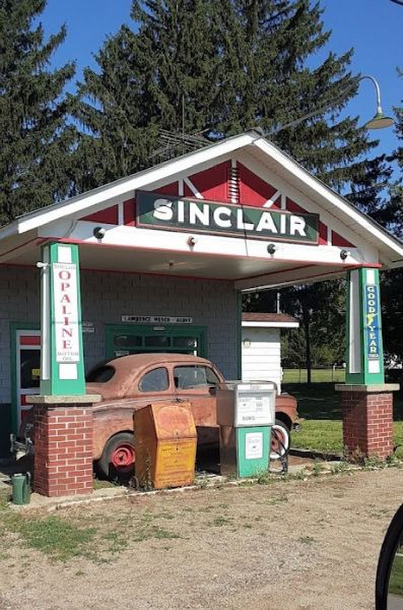 L.A. Wesch Service station - Web Listing (newer photo)